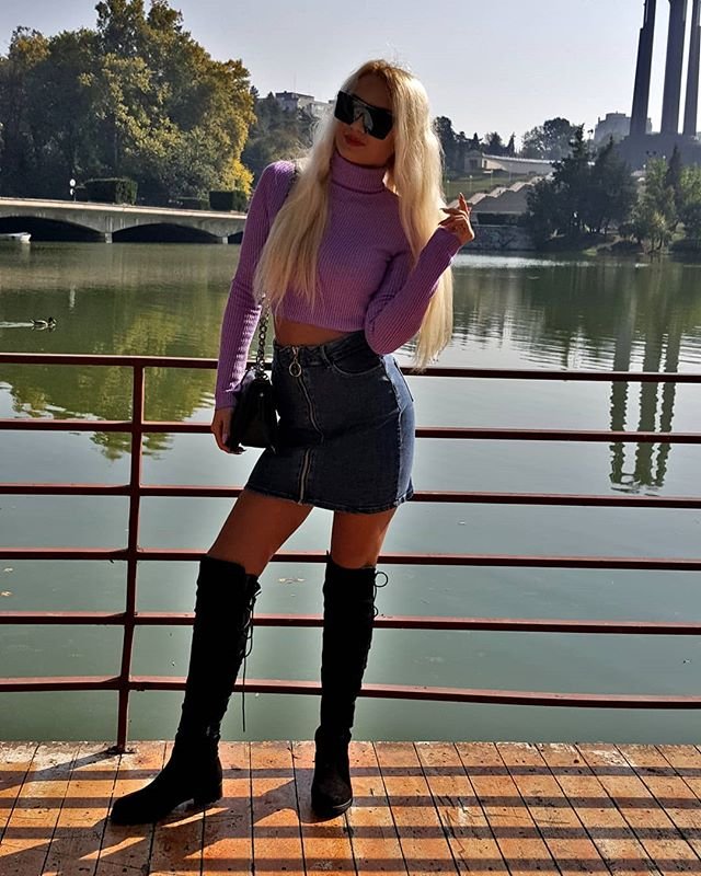 Kendi Yeri Olan Karşıyaka Escort